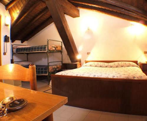 Hotel Rondanino Lanzo dʼIntelvi Kültér fotó