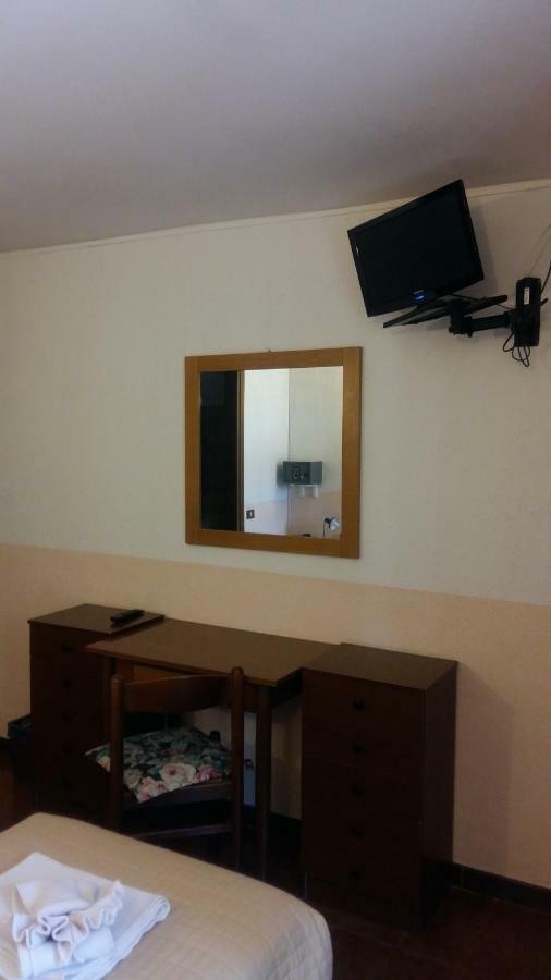 Hotel Rondanino Lanzo dʼIntelvi Kültér fotó