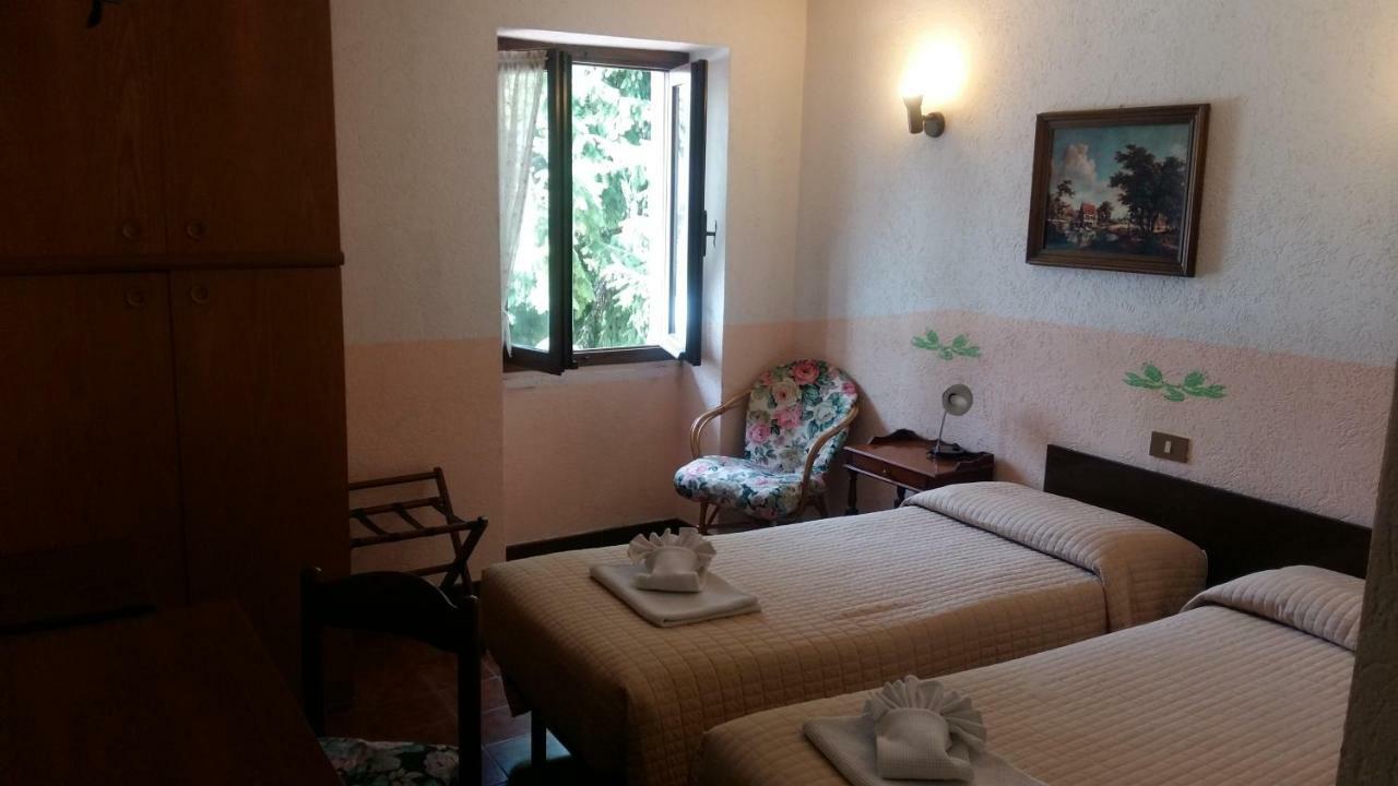 Hotel Rondanino Lanzo dʼIntelvi Kültér fotó