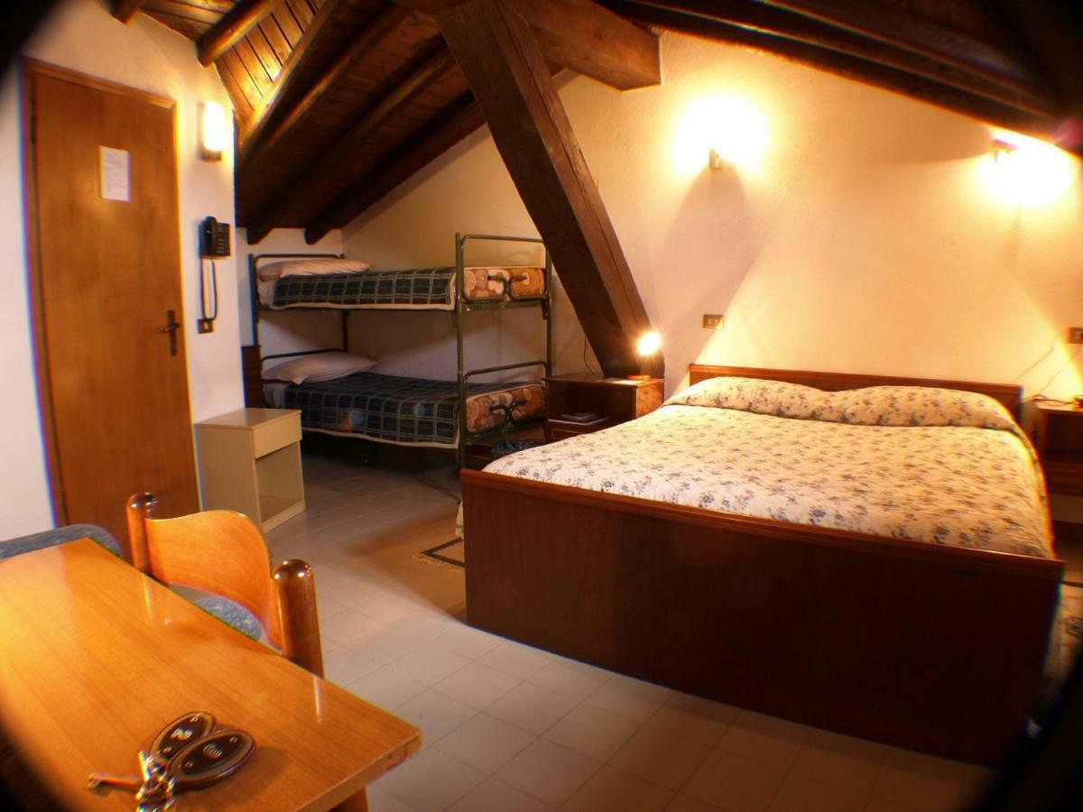 Hotel Rondanino Lanzo dʼIntelvi Kültér fotó
