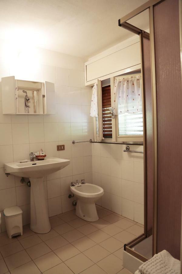 Hotel Rondanino Lanzo dʼIntelvi Kültér fotó